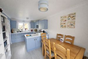 Kitchen Dining- click for photo gallery